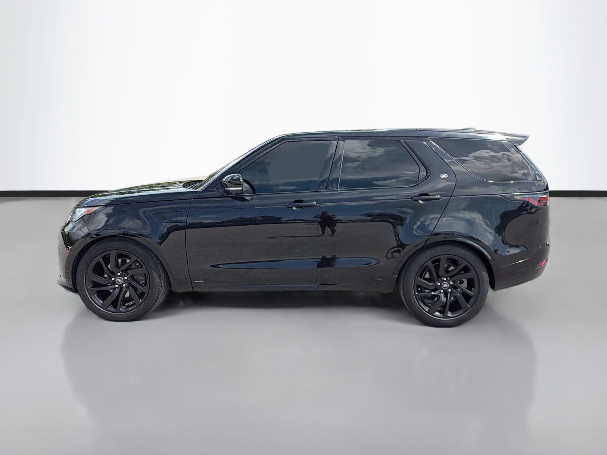 Used 2022 Land Rover Discovery S R-Dynamic AWD/4WD image 2