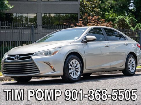 Used 2015 Toyota Camry LE FWD image 1