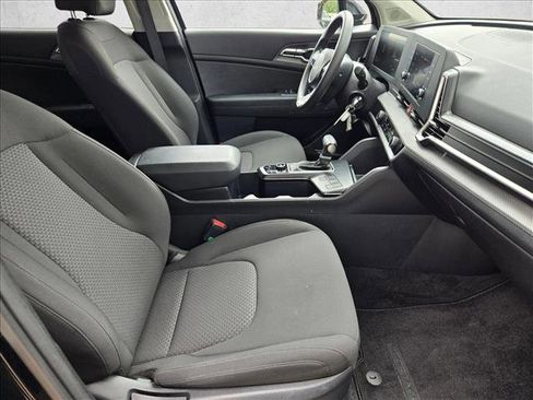Used 2025 Kia Sportage LX image 18