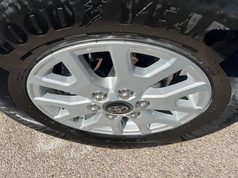 Used 2025 Toyota Tacoma SR5 image 36