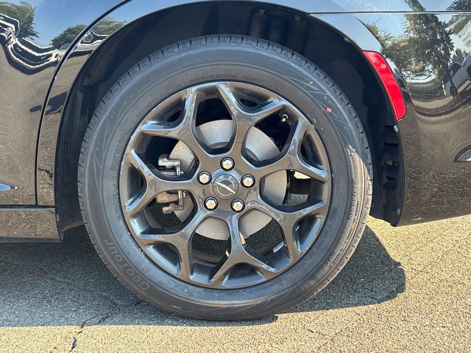 Used 2022 Chrysler 300 Touring L w/ Safetytec Plus Group AWD/4WD image 10