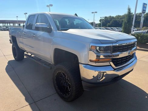 Used 2018 Chevrolet Silverado 1500 LT w/ All Star Edition AWD/4WD image 3