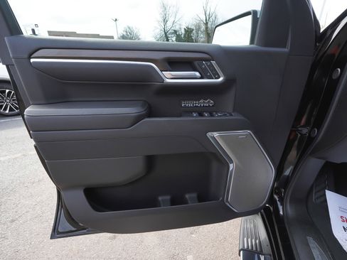 Used 2025 Chevrolet Silverado 1500 High Country w/ Z71 Off-Road Package AWD/4WD image 9