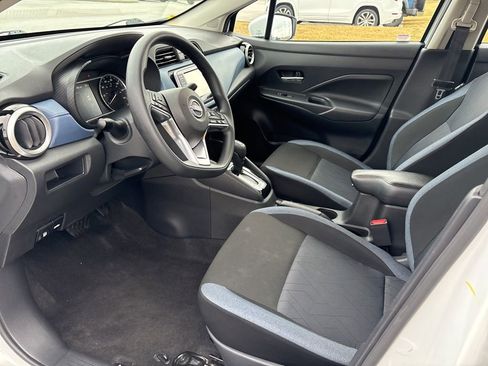 Used 2025 Nissan Versa SV FWD image 7