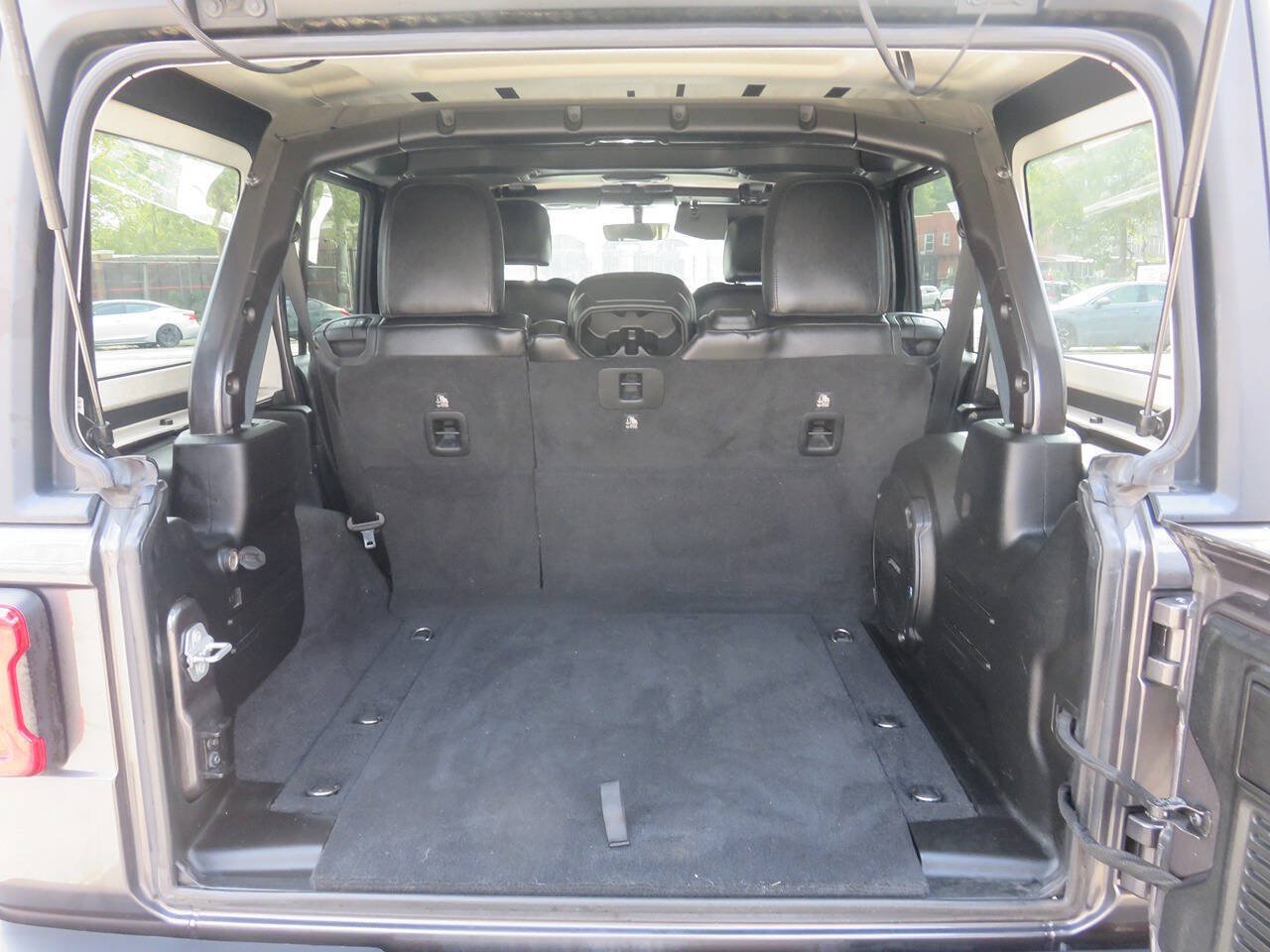 Used 2018 Jeep Wrangler Unlimited Sahara AWD/4WD image 23