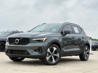 New 2026 Volvo XC40 B5 Plus w/ Protection Package Premier AWD/4WD video 2