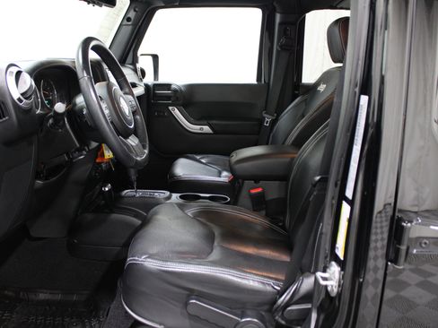 Used 2015 Jeep Wrangler Unlimited Sahara w/ Connectivity Group image 3