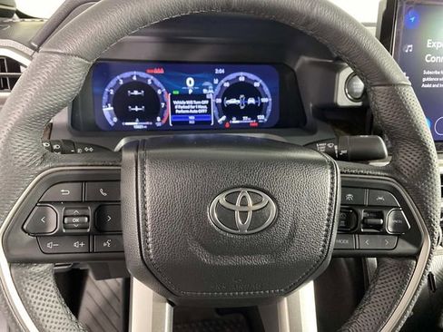 Used 2025 Toyota Tacoma Limited AWD/4WD image 16