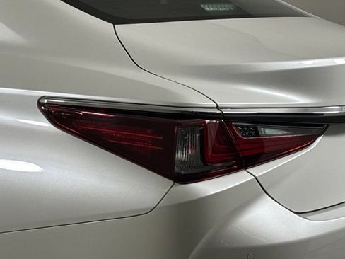 Used 2025 Lexus ES 350 w/ Premium Package FWD image 18