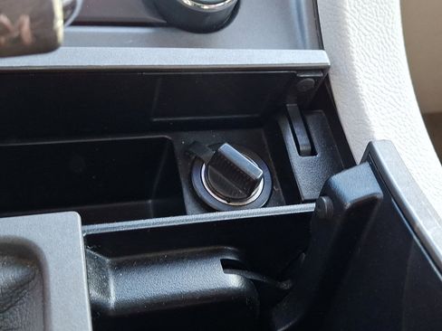 Used 2012 Ford Taurus SEL image 22