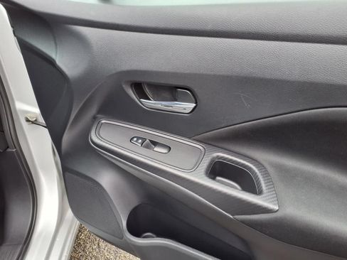 Used 2021 Nissan Versa SV FWD image 12