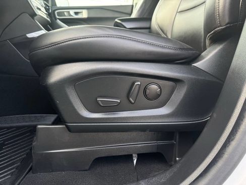 Used 2022 Ford Explorer XLT w/ Equipment Group 202A image 14