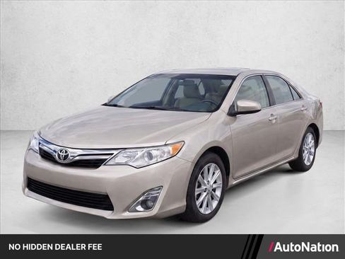 Used 2014 Toyota Camry XLE w/ Leather Package FWD image 1