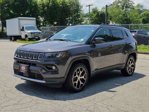 Used 2024 Jeep Compass Limited AWD/4WD image 9