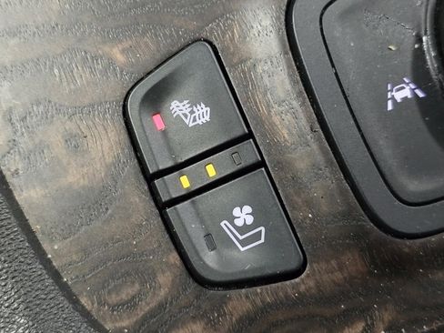 Used 2021 GMC Acadia Denali w/ Denali Technology Package image 9