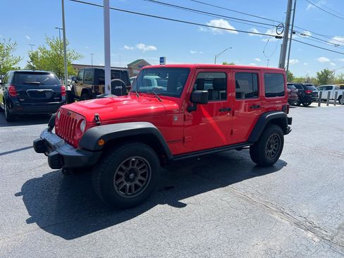 Used 2013 Jeep Wrangler Unlimited Sahara w/ Dual Top Group AWD/4WD image 2