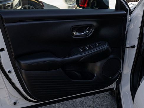 Used 2025 Honda HR-V LX image 11