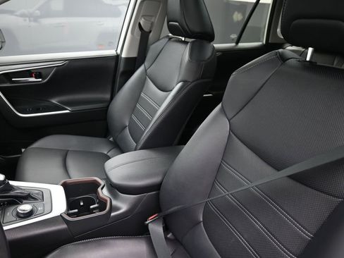 Used 2022 Toyota RAV4 Limited image 10