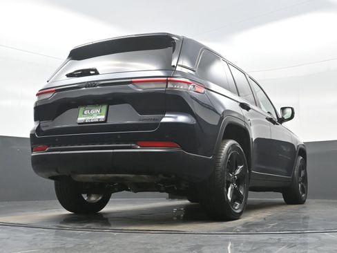 Used 2024 Jeep Grand Cherokee Limited w/ Black Appearance Package image 31