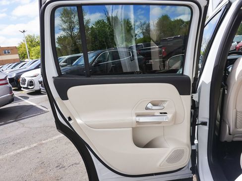 Used 2023 Mercedes-Benz EQB 300 4MATIC image 12
