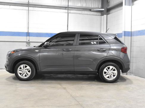 Used 2024 Hyundai Venue SE FWD image 24