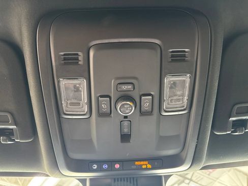 Used 2025 GMC Yukon XL Denali AWD/4WD image 44