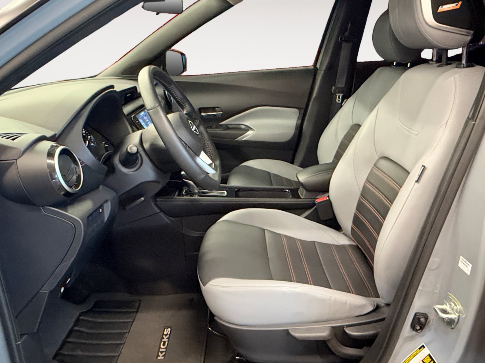 Used 2023 Nissan Kicks SR w/ SR Premium Package FWD image 22