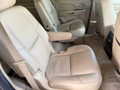 Used 2014 Cadillac Escalade Luxury AWD/4WD image 17
