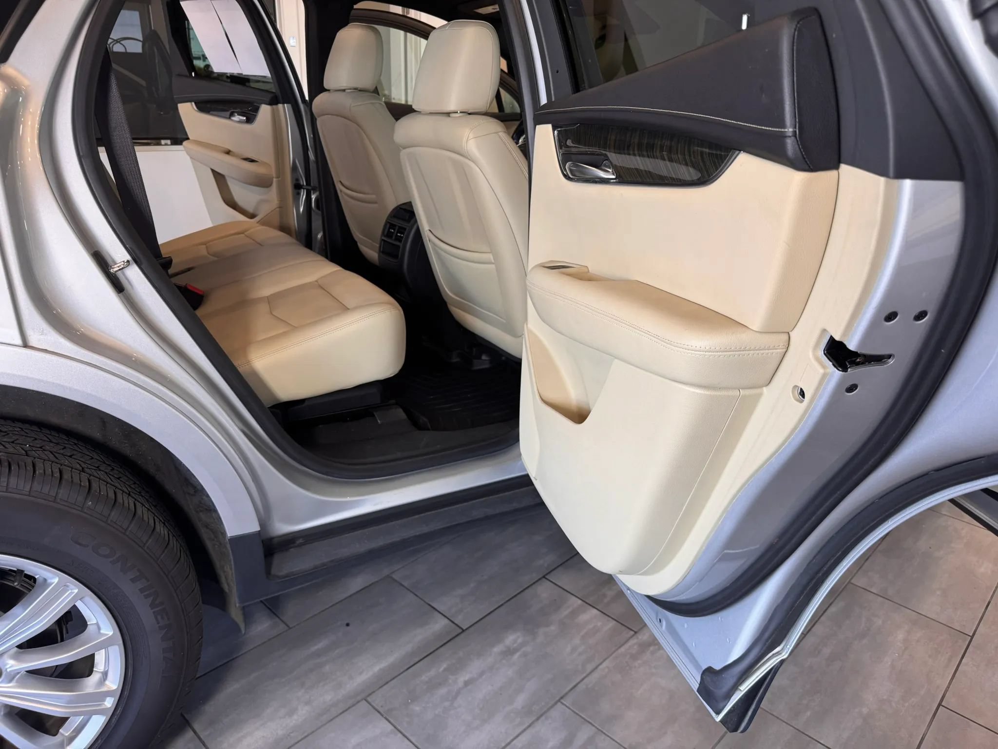 Used 2019 Cadillac XT5 FWD image 38