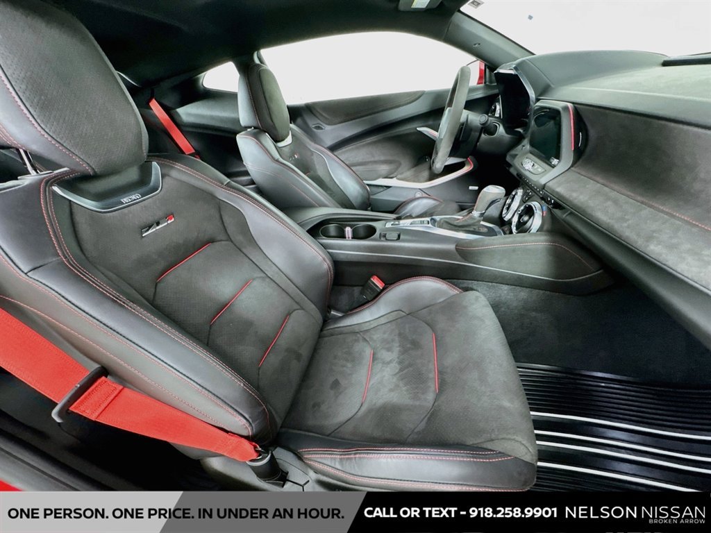 Used 2018 Chevrolet Camaro ZL1 RWD image 28