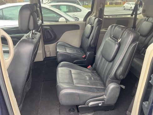 Used 2012 Chrysler Town & Country Touring-L w/ Entertainment Group #2 image 8