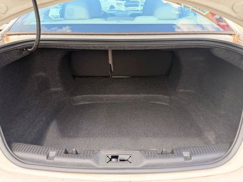 Used 2011 Ford Taurus SEL FWD image 19