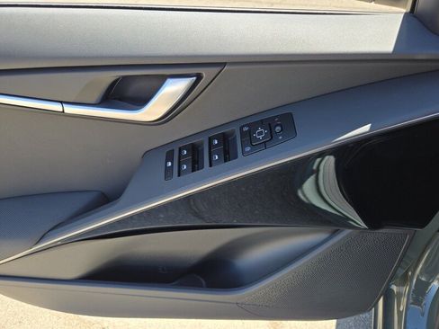 New 2026 Kia Niro EX FWD image 9