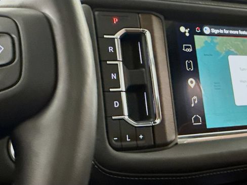Used 2024 GMC Yukon Denali Ultimate AWD/4WD image 17