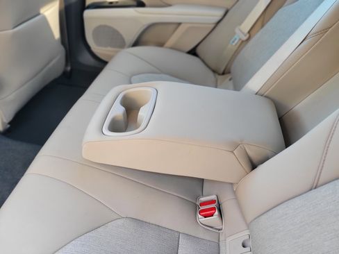 Used 2018 Toyota Camry LE image 34