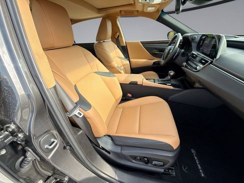 Used 2025 Lexus ES 350 w/ Premium Package FWD image 16