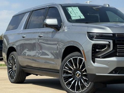 New 2026 Chevrolet Suburban High Country AWD/4WD image 3