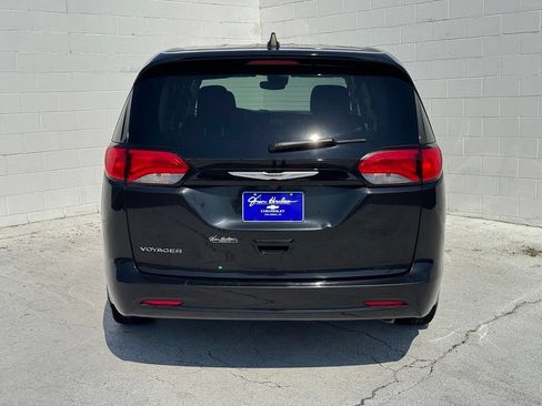 Used 2023 Chrysler Voyager LX FWD image 11