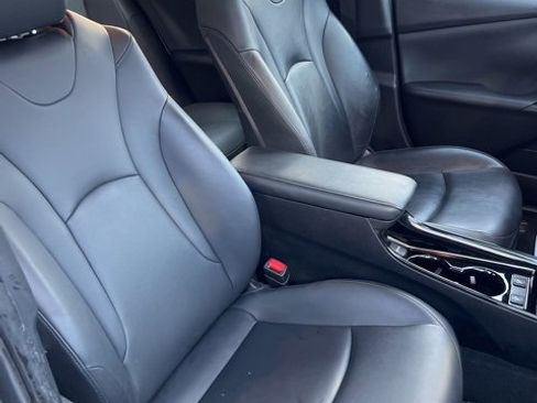 Used 2021 Toyota Prius XLE image 15