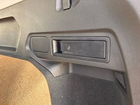 Used 2024 Volkswagen Tiguan SE image 52