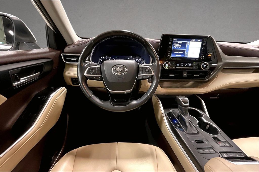 Used 2020 Toyota Highlander XLE AWD/4WD image 9