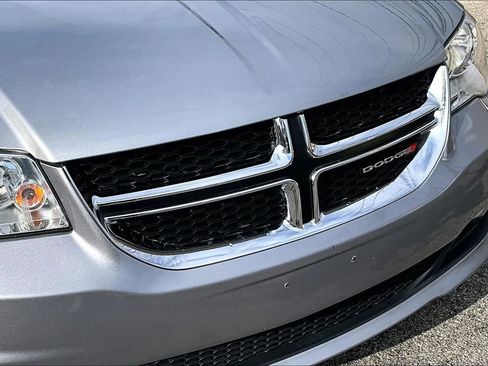 Used 2020 Dodge Grand Caravan SXT image 25