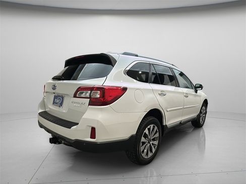 Used 2017 Subaru Outback 2.5i Touring image 7