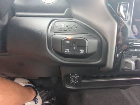 Used 2025 RAM 2500 Big Horn AWD/4WD image 15