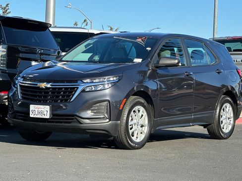 Used 2022 Chevrolet Equinox LS image 9