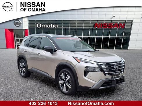 Certified 2025 Nissan Rogue SL AWD/4WD image 1