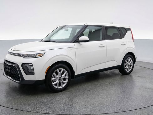 Used 2025 Kia Soul LX w/ LX Technology Package FWD image 3