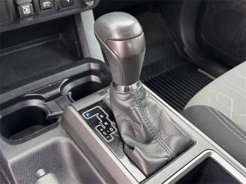 Used 2020 Toyota Tacoma TRD Off-Road image 9