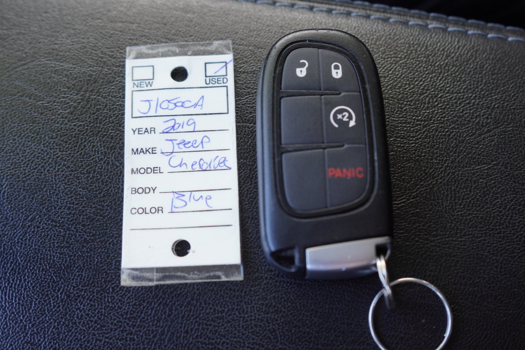 Used 2019 Jeep Cherokee Latitude Plus w/ Cold Weather Group AWD/4WD image 36