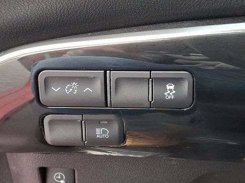 Used 2018 Toyota Prius Prime Premium image 25